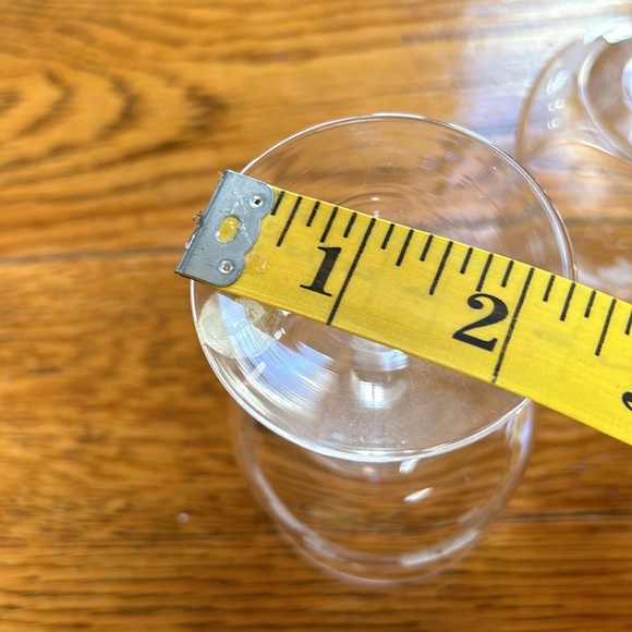 Vintage cordial, wine glasses on stems. Made in Romania. Etched leaf design. - Picture 5 of 7